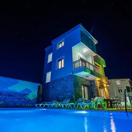 With Pool In The Unique Nature Of Mordogan قرابورون